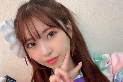Momoka Riri wall