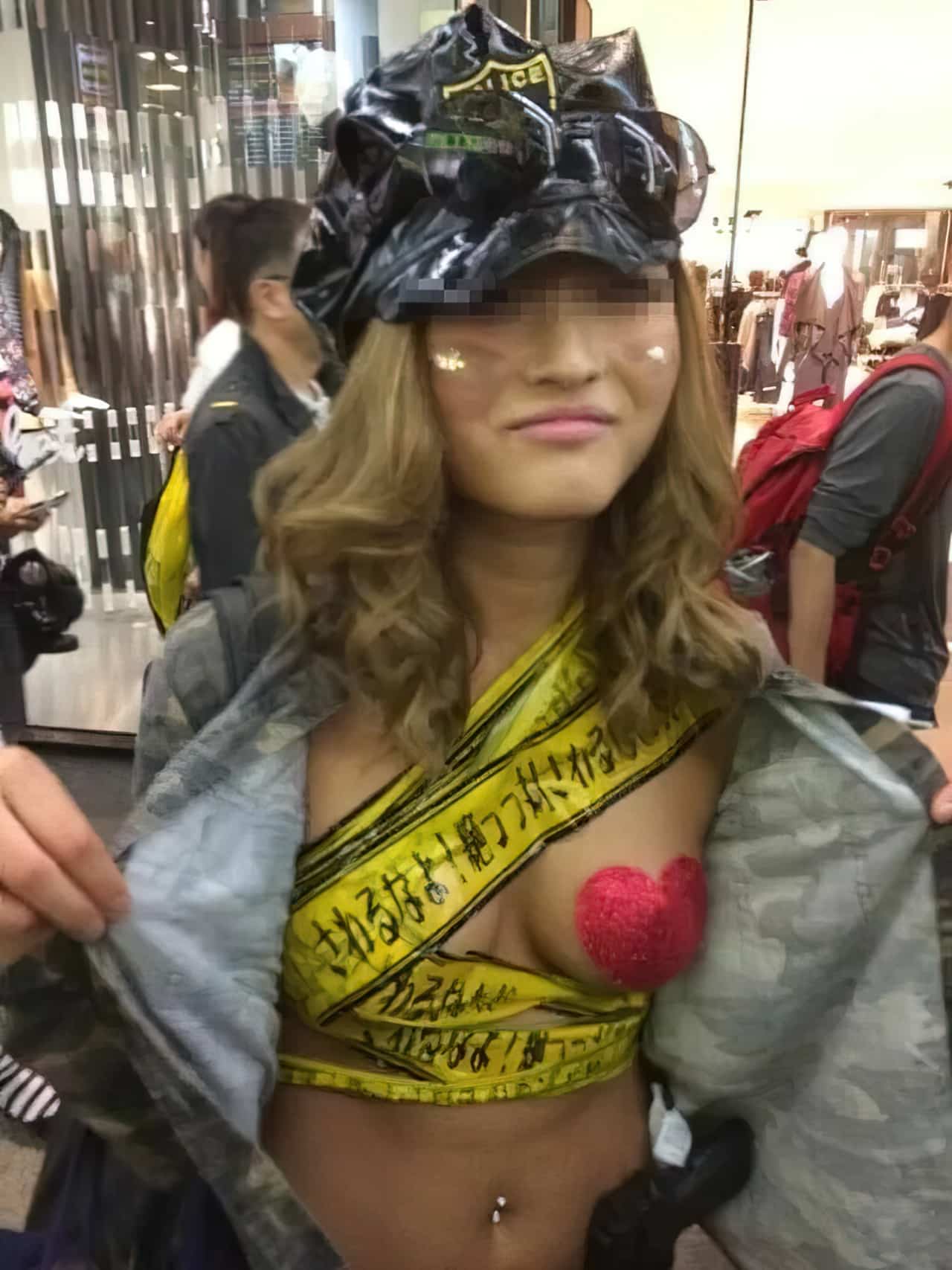 El Halloween en Shibuya se salio de control con sexis disfraces y mucha ropa interior 6 ind El Halloween en Shibuya se salio de control con sexis disfraces y mucha ropa interior 6 ind