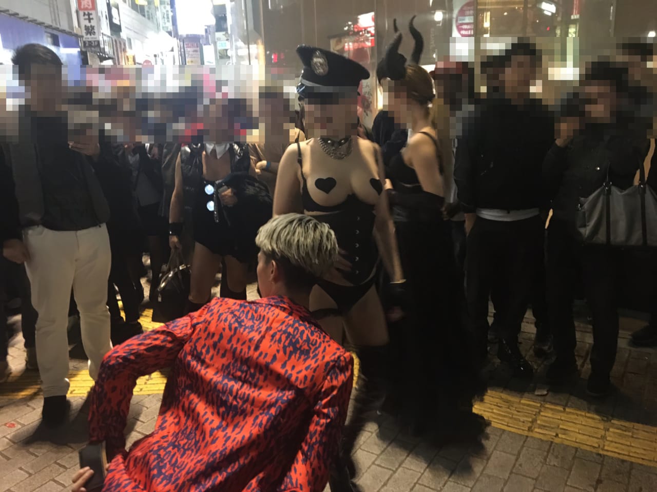 El Halloween en Shibuya se salio de control con sexis disfraces y mucha ropa interior 10 ind El Halloween en Shibuya se salio de control con sexis disfraces y mucha ropa interior 10 ind